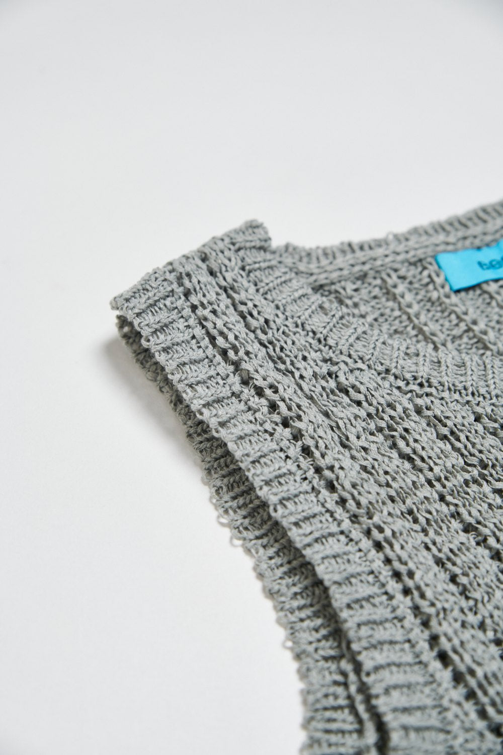 鏤空編織微透感針織背心-灰