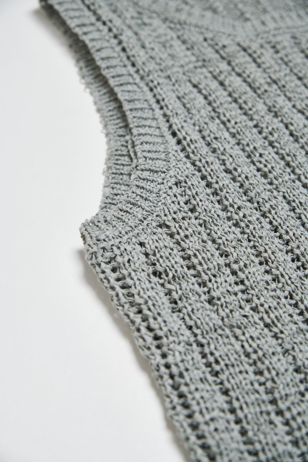 鏤空編織微透感針織背心-灰