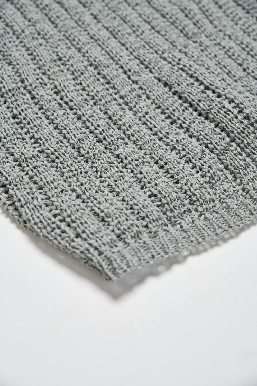 鏤空編織微透感針織背心-灰