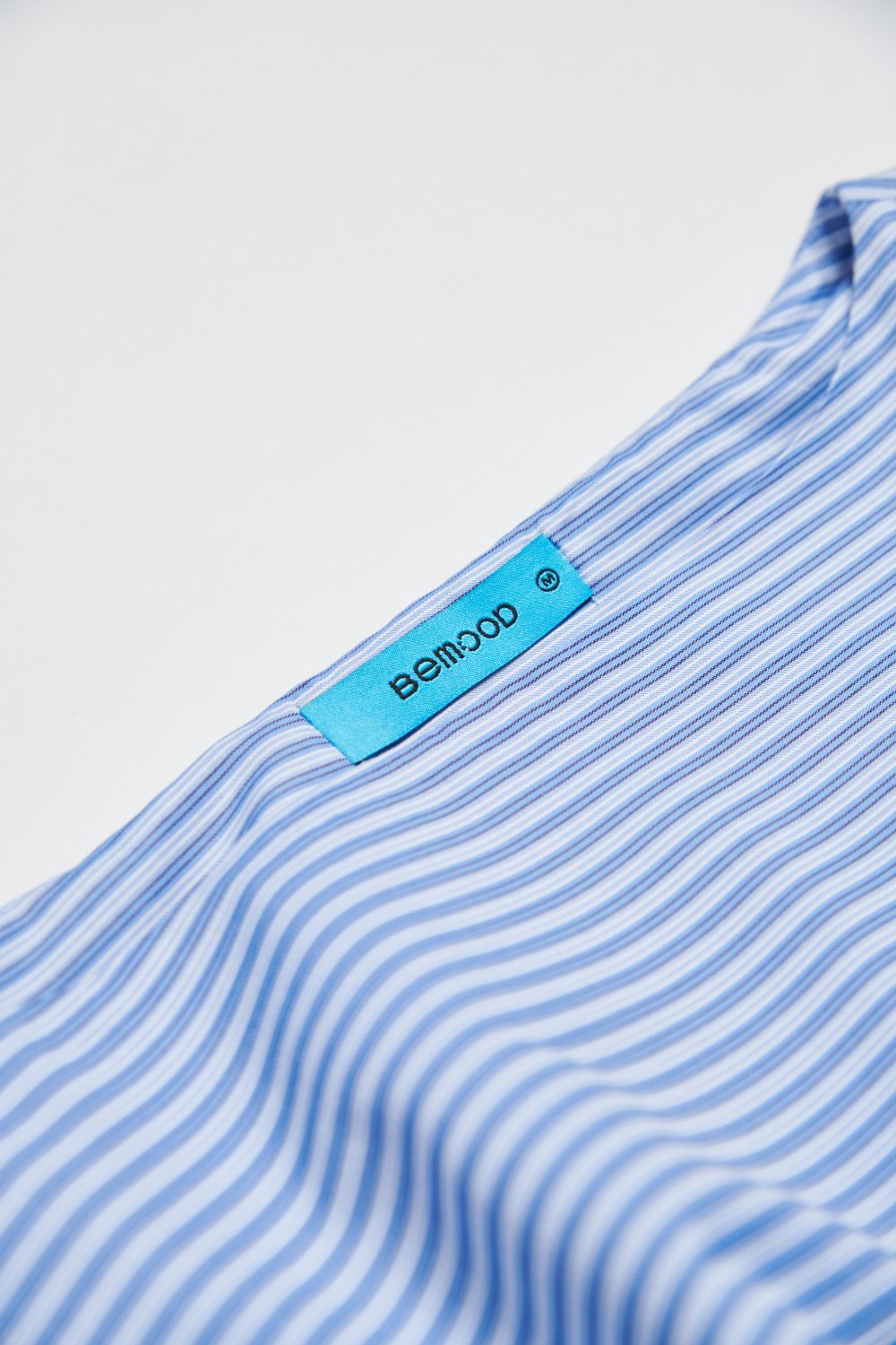 親膚天絲一字領束口上衣-藍色