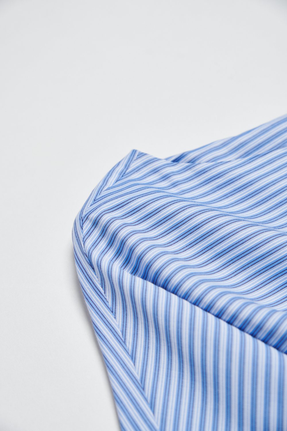 親膚天絲一字領束口上衣-藍色