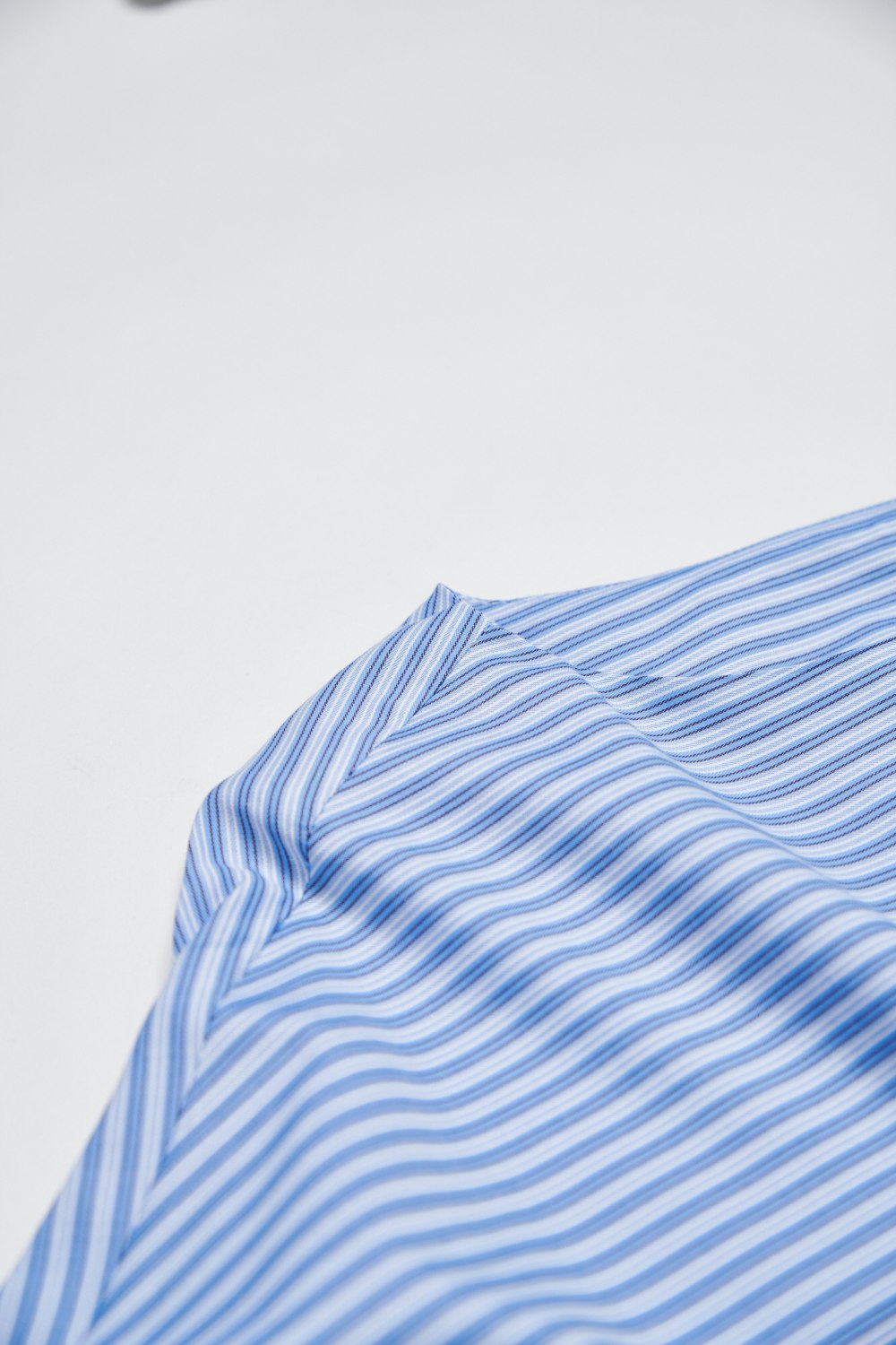 親膚天絲一字領束口上衣-藍色