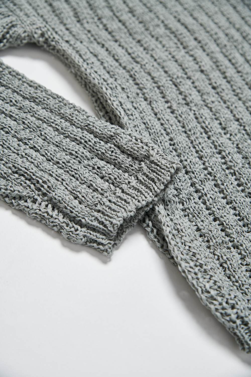 鏤空編織微透感V領寬鬆針織上衣-灰