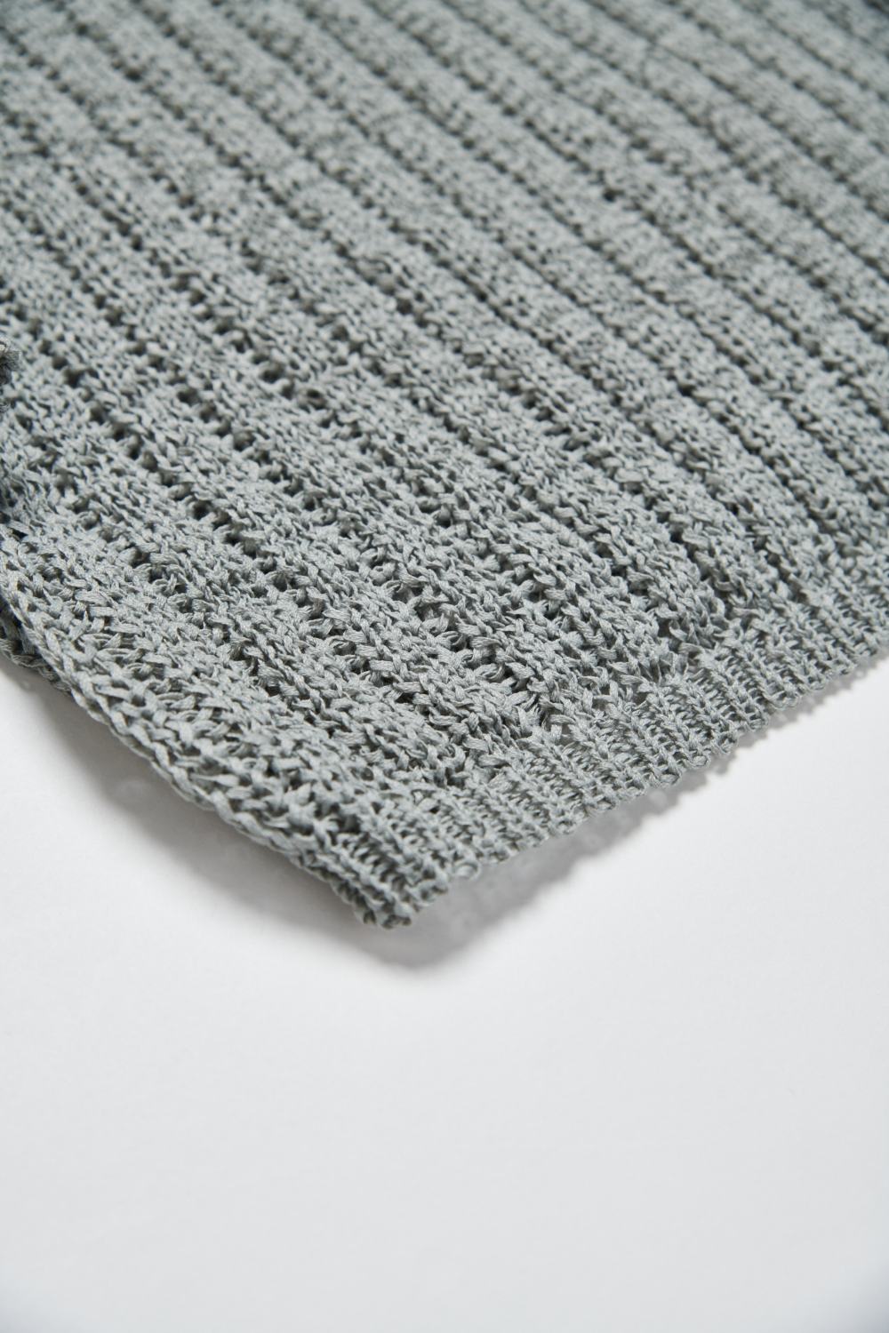 鏤空編織微透感V領寬鬆針織上衣-灰