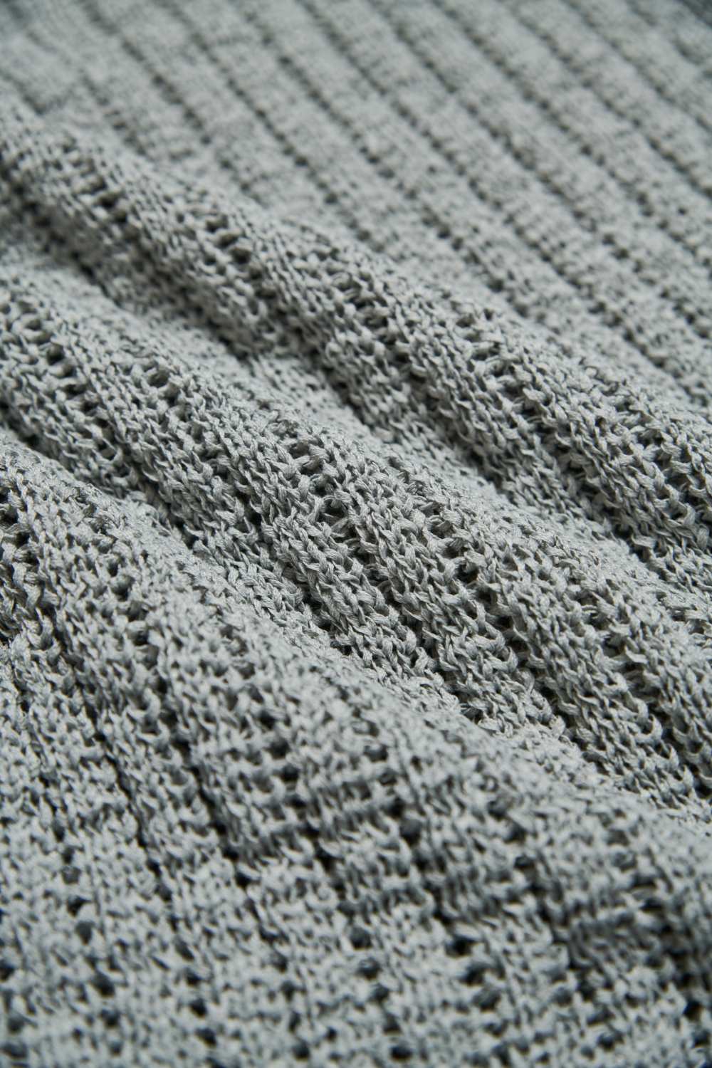 鏤空編織微透感V領寬鬆針織上衣-灰