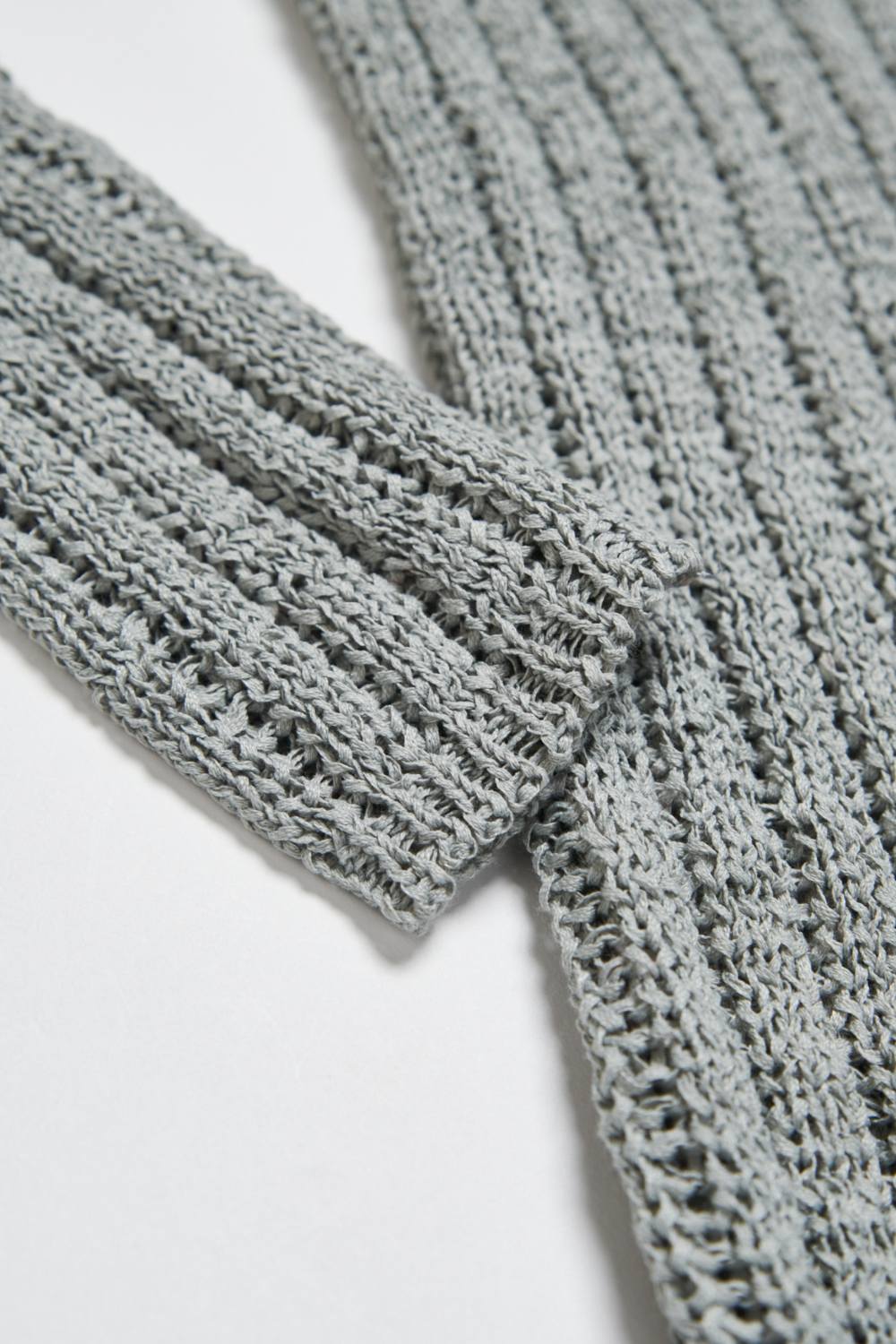 鏤空編織微透感V領開襟針織外套-灰