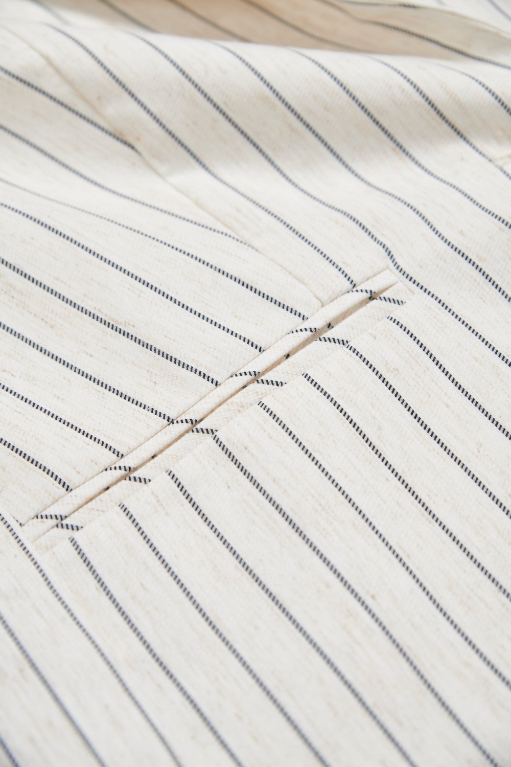 中長版墊肩直條紋西裝外套-卡其