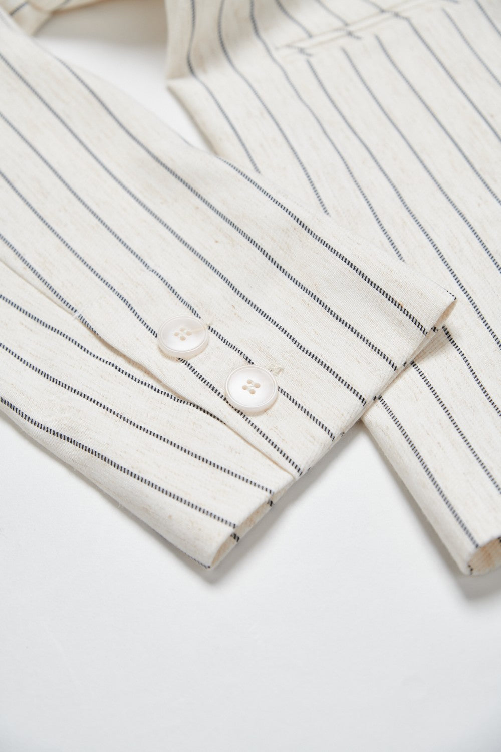 中長版墊肩直條紋西裝外套-卡其