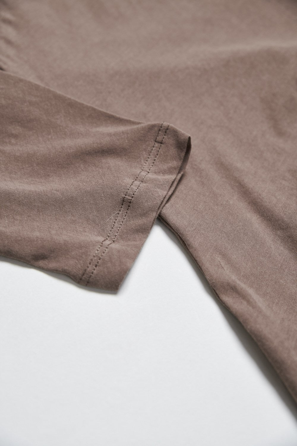 一字斜肩領兩面穿長袖Tee-咖