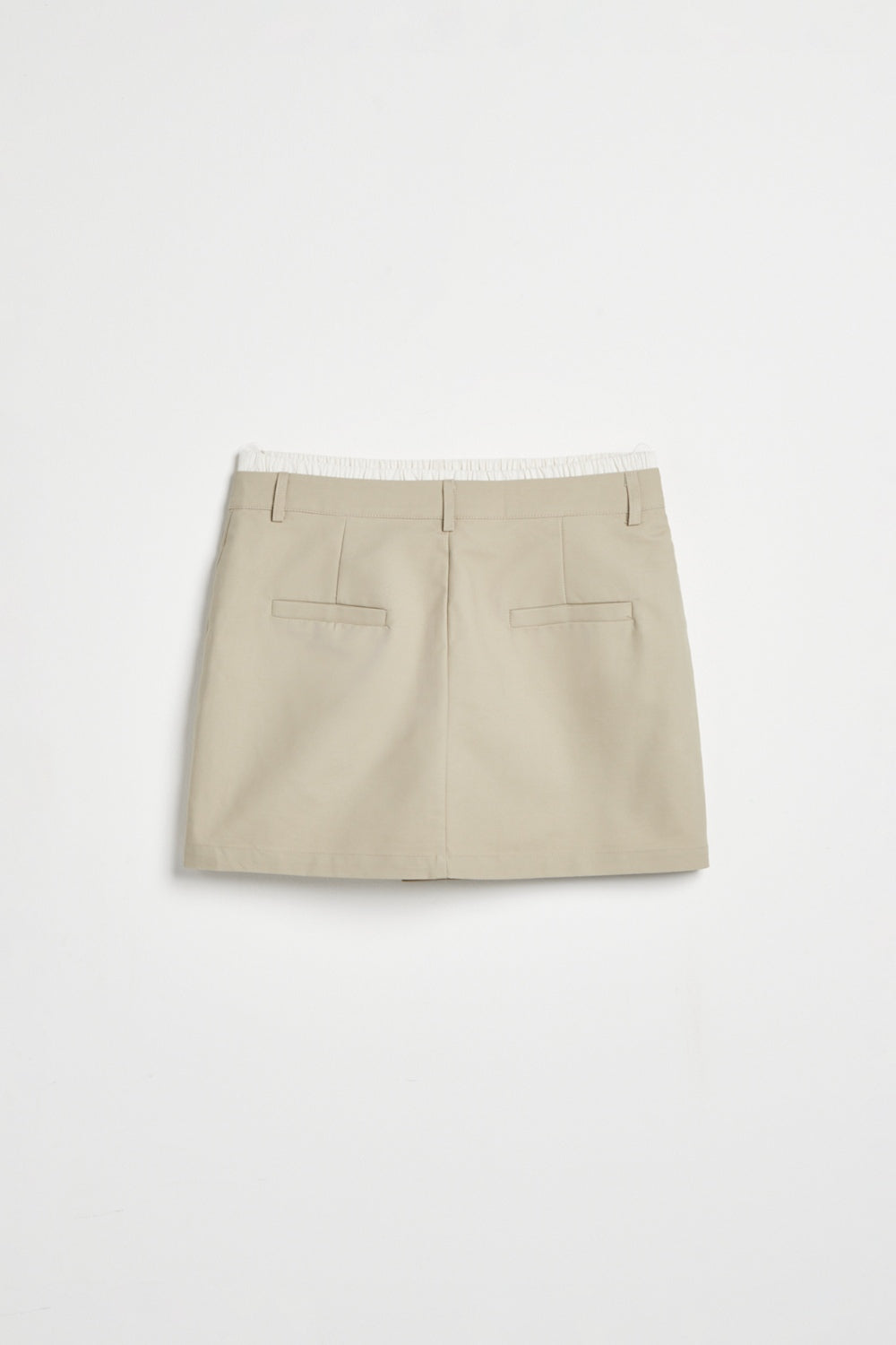 雙釦設計短裙褲(兩件式-內褲外裙)-卡其