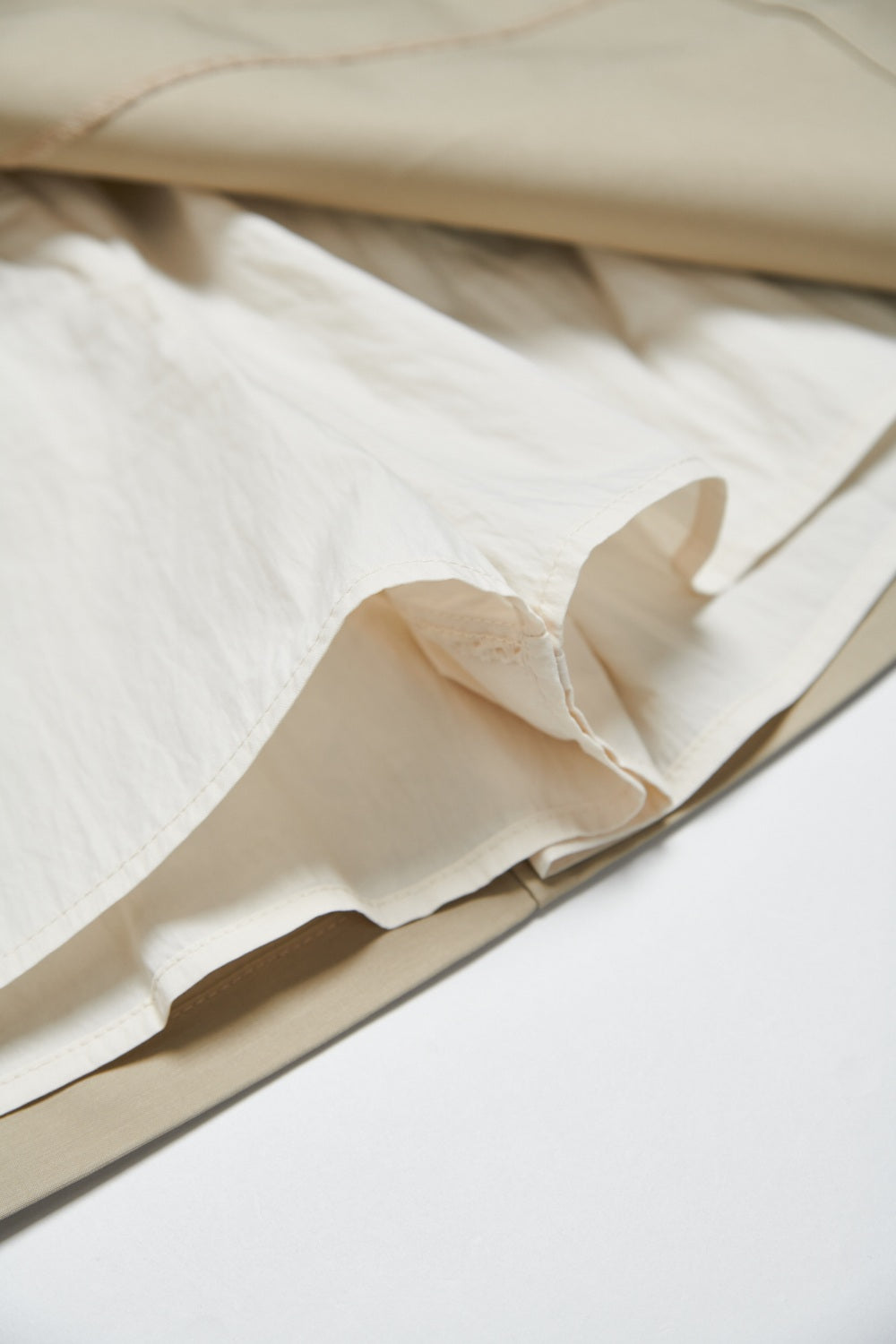 雙釦設計短裙褲(兩件式-內褲外裙)-卡其