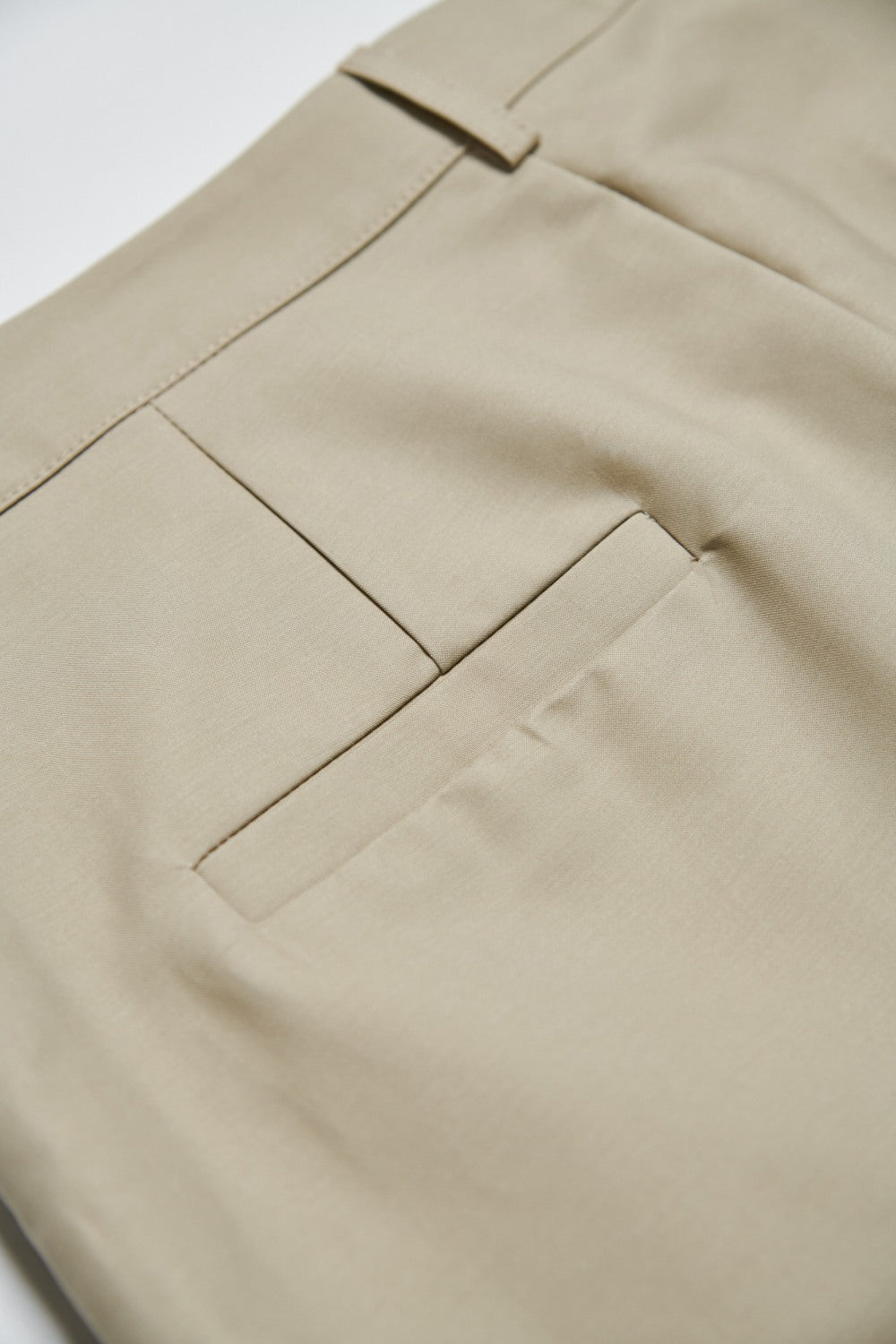 雙釦設計短裙褲(兩件式-內褲外裙)-卡其
