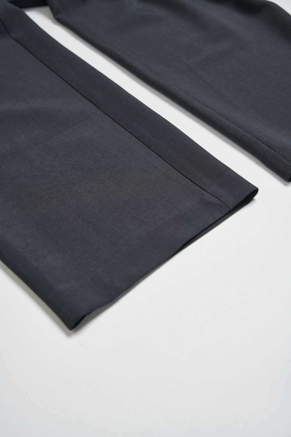 挺感配色壓線抓褶長褲-灰