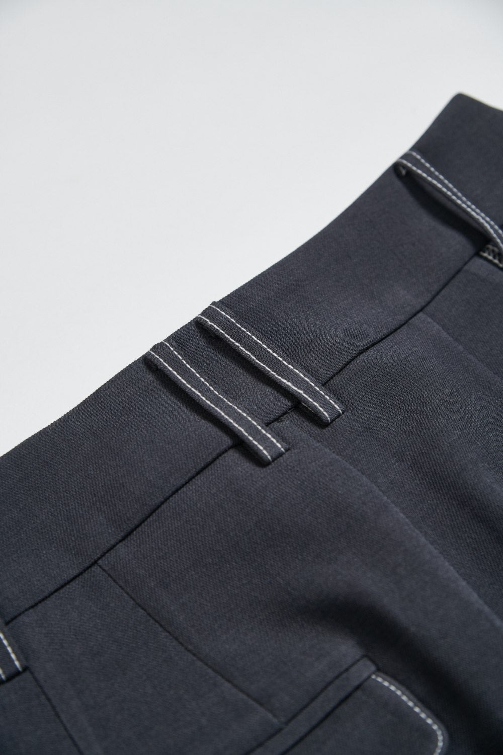 挺感配色壓線抓褶長褲-灰