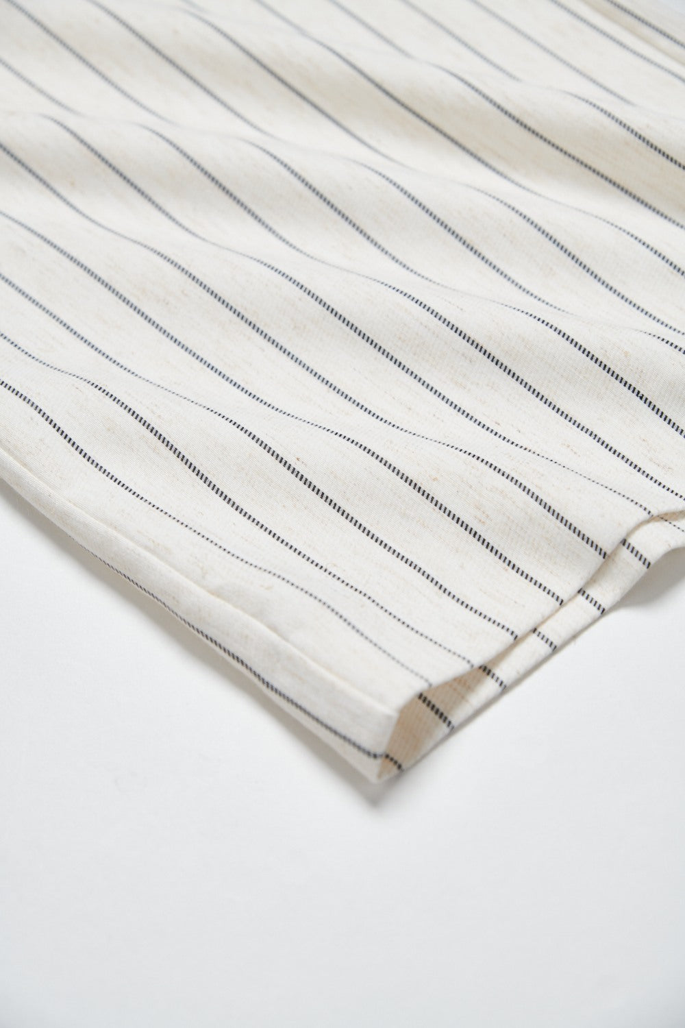 直條紋抓褶西裝直筒寬褲-卡其