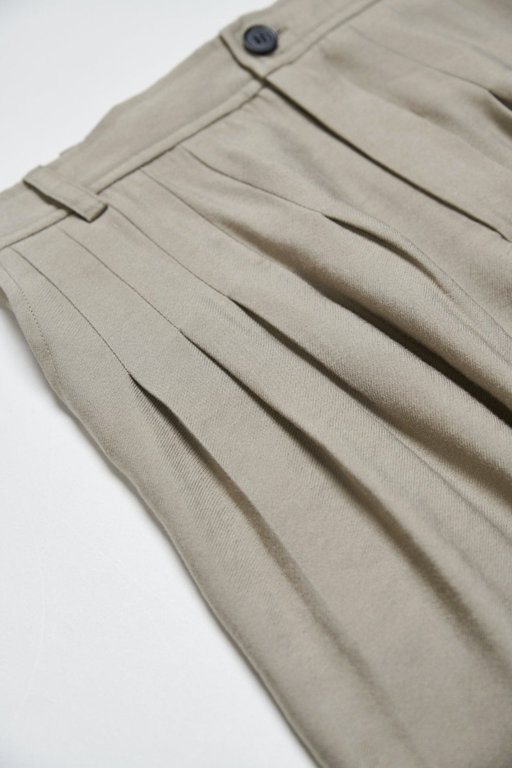 垂墜感抓褶修身西裝褲-灰