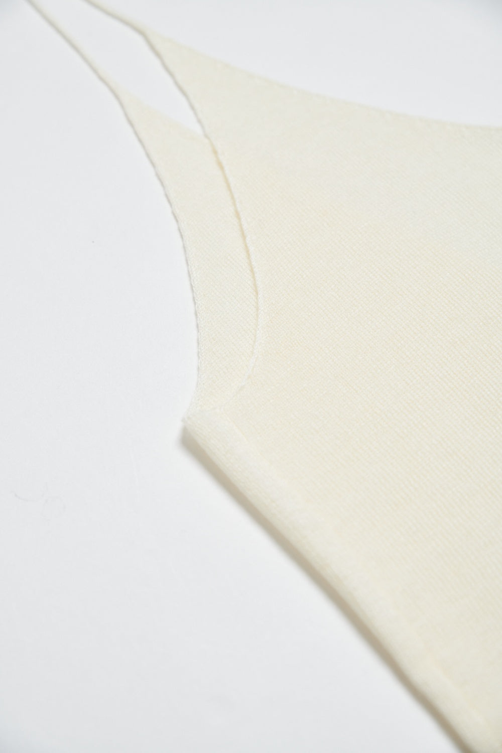 細肩帶柔感羊毛混紡修身針織背心-米