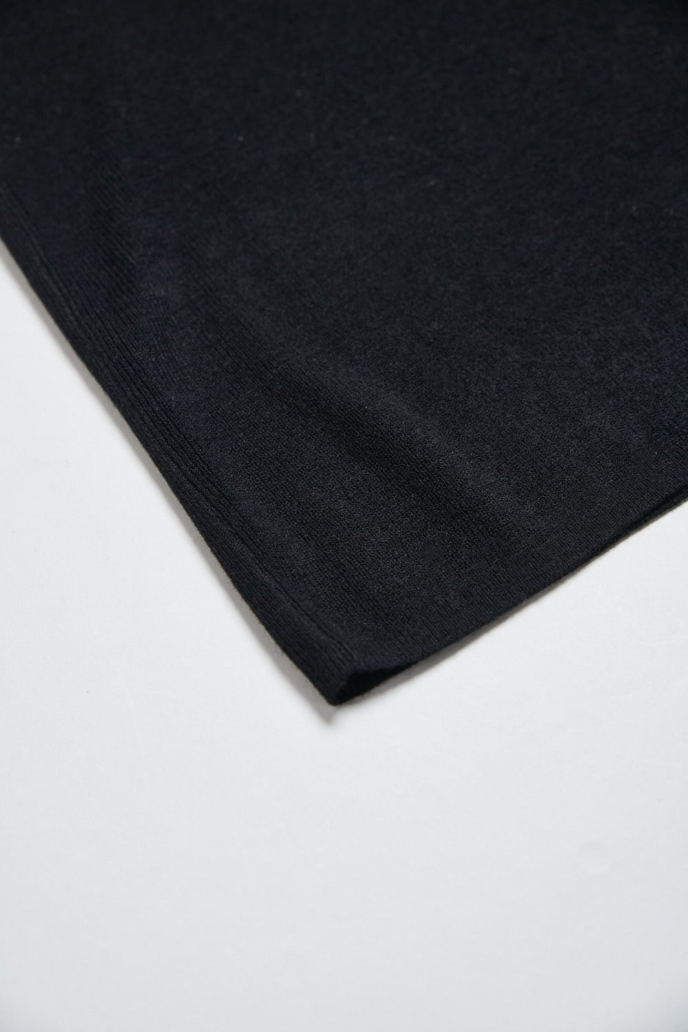 細肩帶柔感羊毛混紡修身針織背心-黑