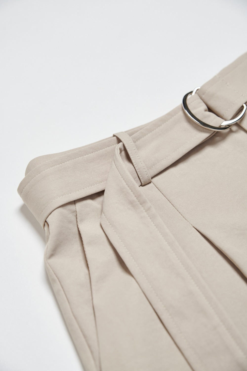 抓褶A-LINE寬短褲(附腰帶)-卡其