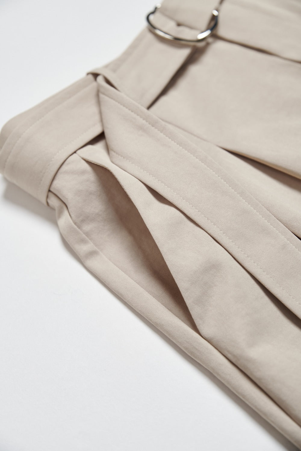 抓褶A-LINE寬短褲(附腰帶)-卡其