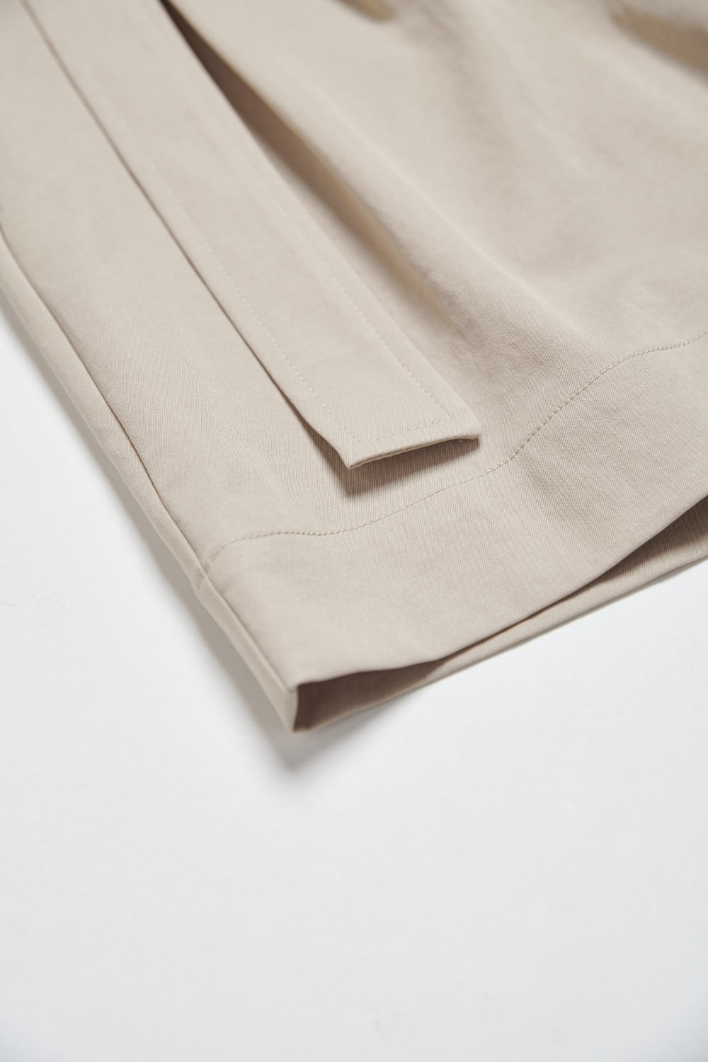 抓褶A-LINE寬短褲(附腰帶)-卡其