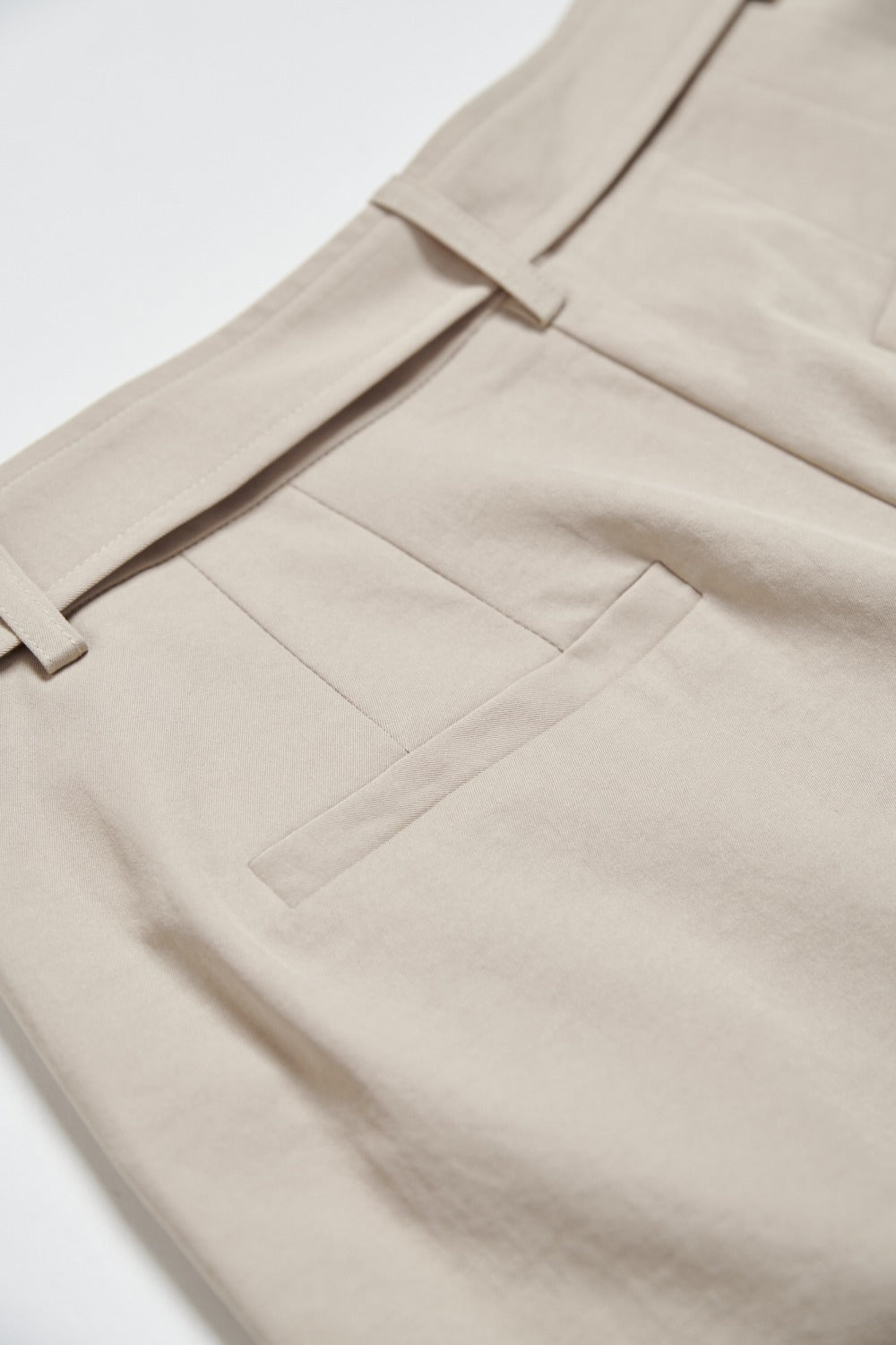 抓褶A-LINE寬短褲(附腰帶)-卡其