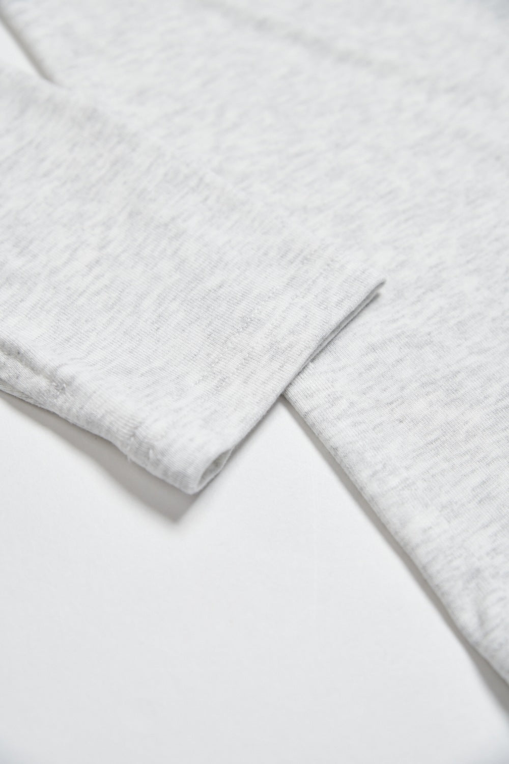 Q彈親膚落肩開釦上衣-灰