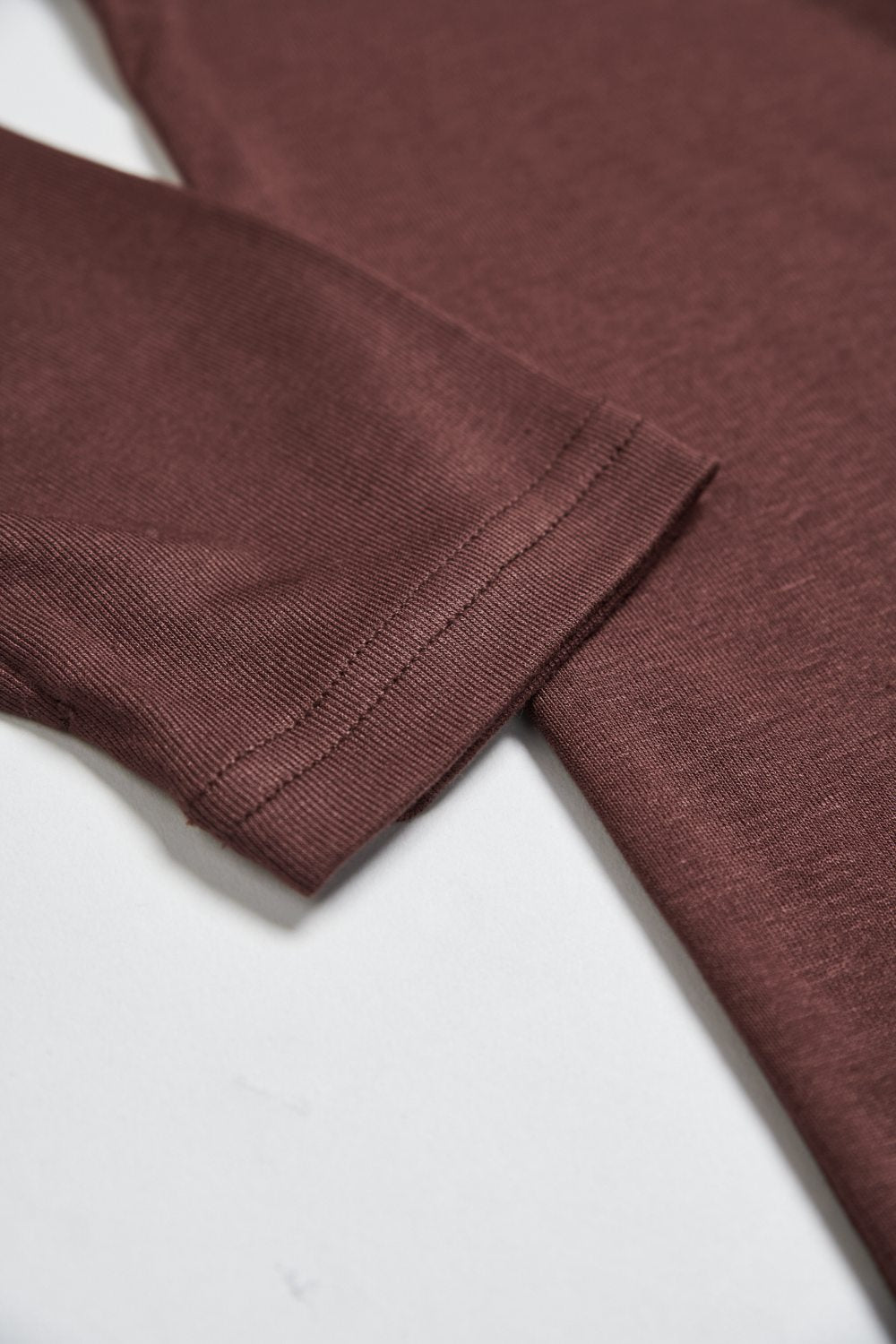 Q彈親膚落肩開釦上衣-咖