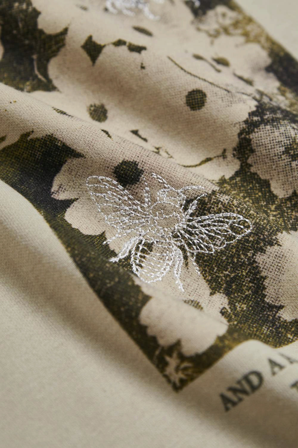 UNISEX男女共版- 花朵印花立體刺繡寬版TEE上衣-綠色