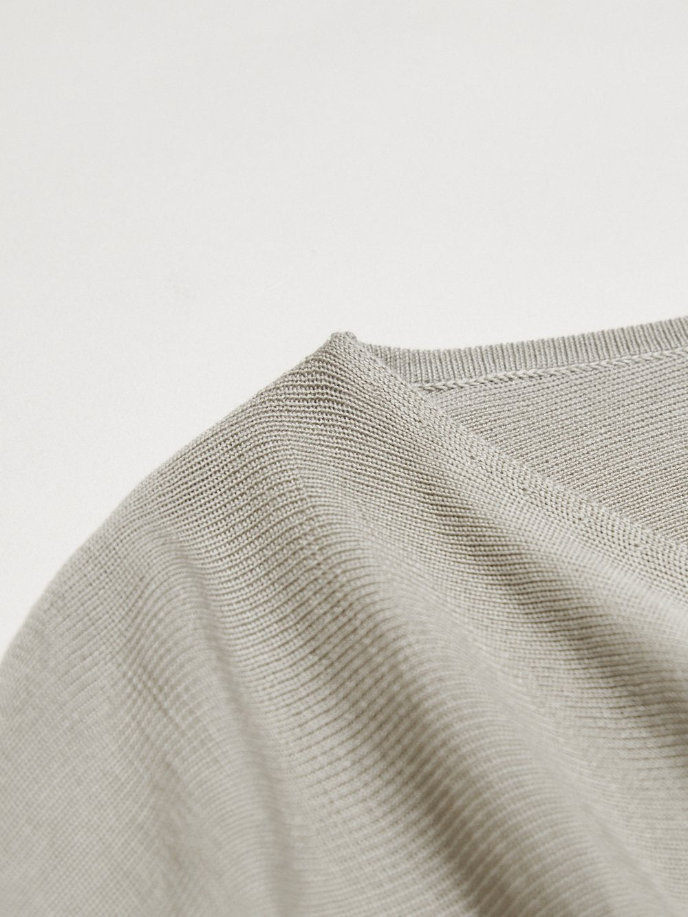 輕薄蠶絲混紡長袖針織外套-灰
