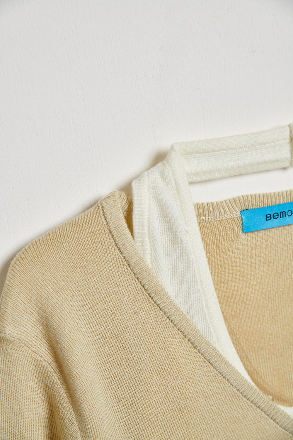 繞頸配色假兩件針織開襟外套-卡其