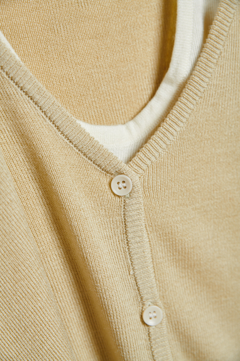 繞頸配色假兩件針織開襟外套-卡其