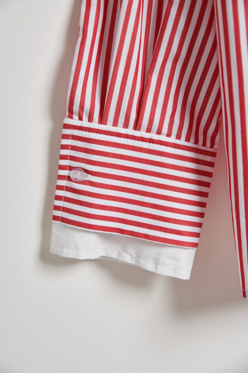 條紋配色造型袖寬長版襯衫-紅