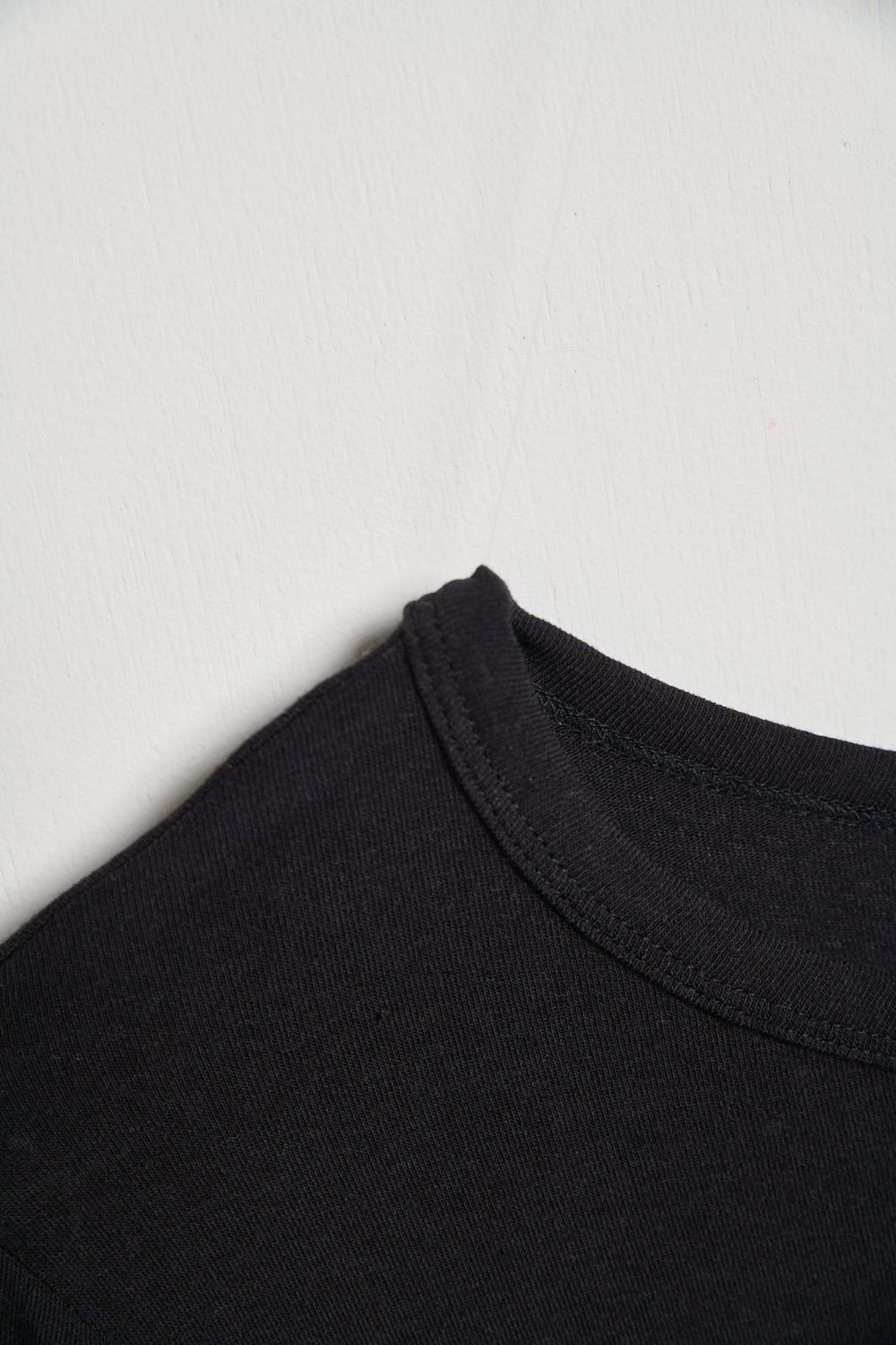 裝飾縫線圓領彈性好搭TEE上衣-黑