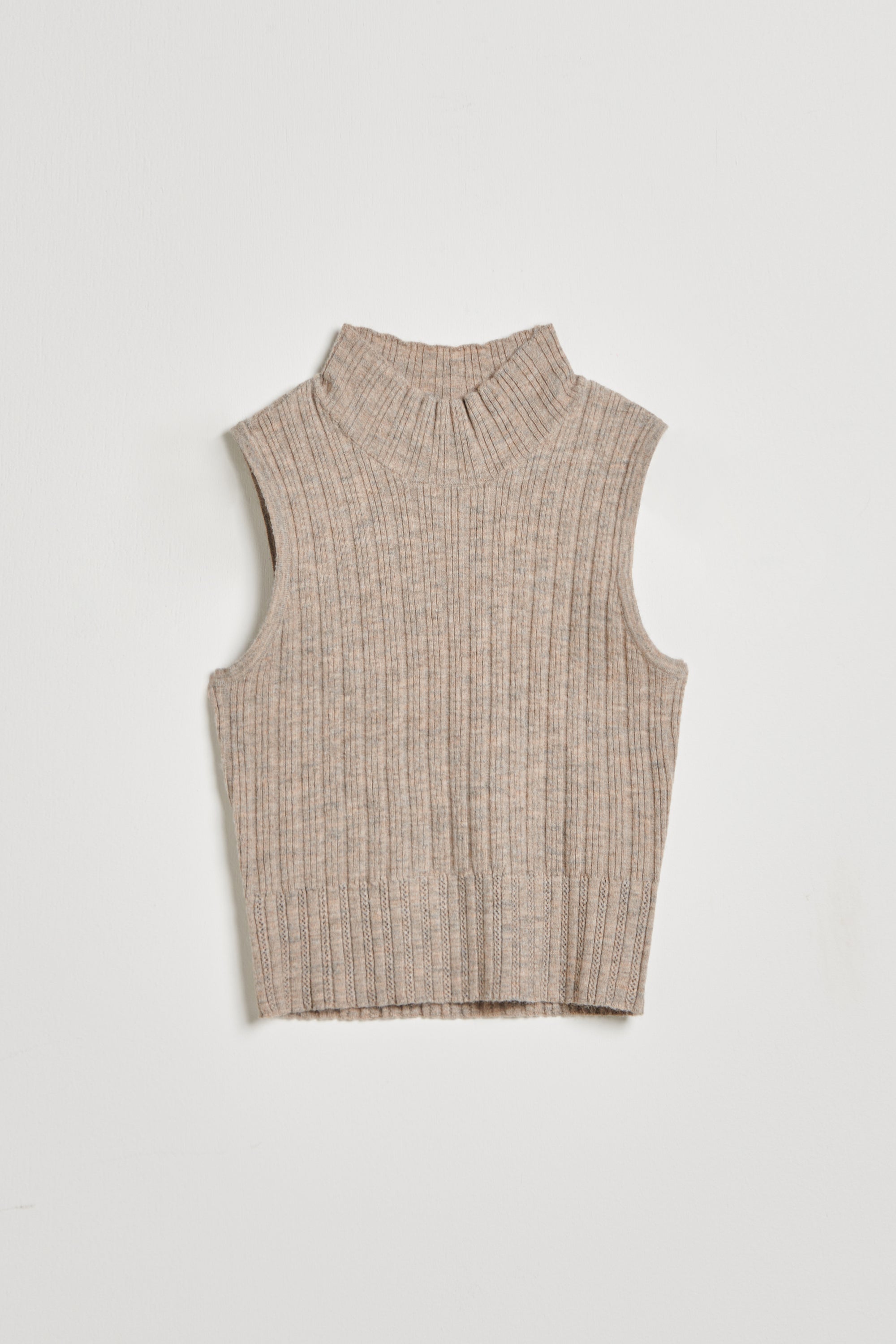 半高領直條排針無袖針織毛衣-駝色