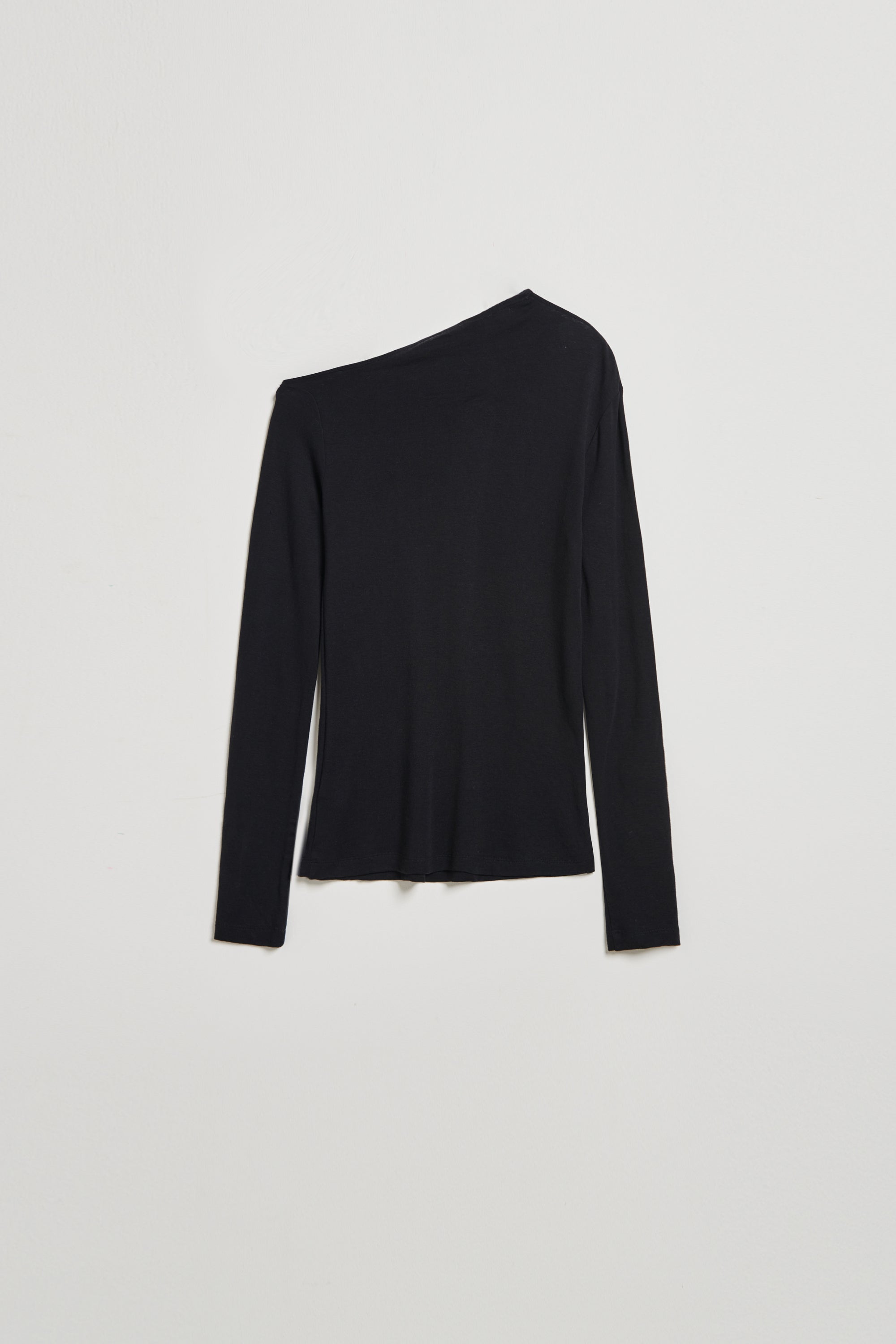 高彈羊毛斜領合身上衣-黑
