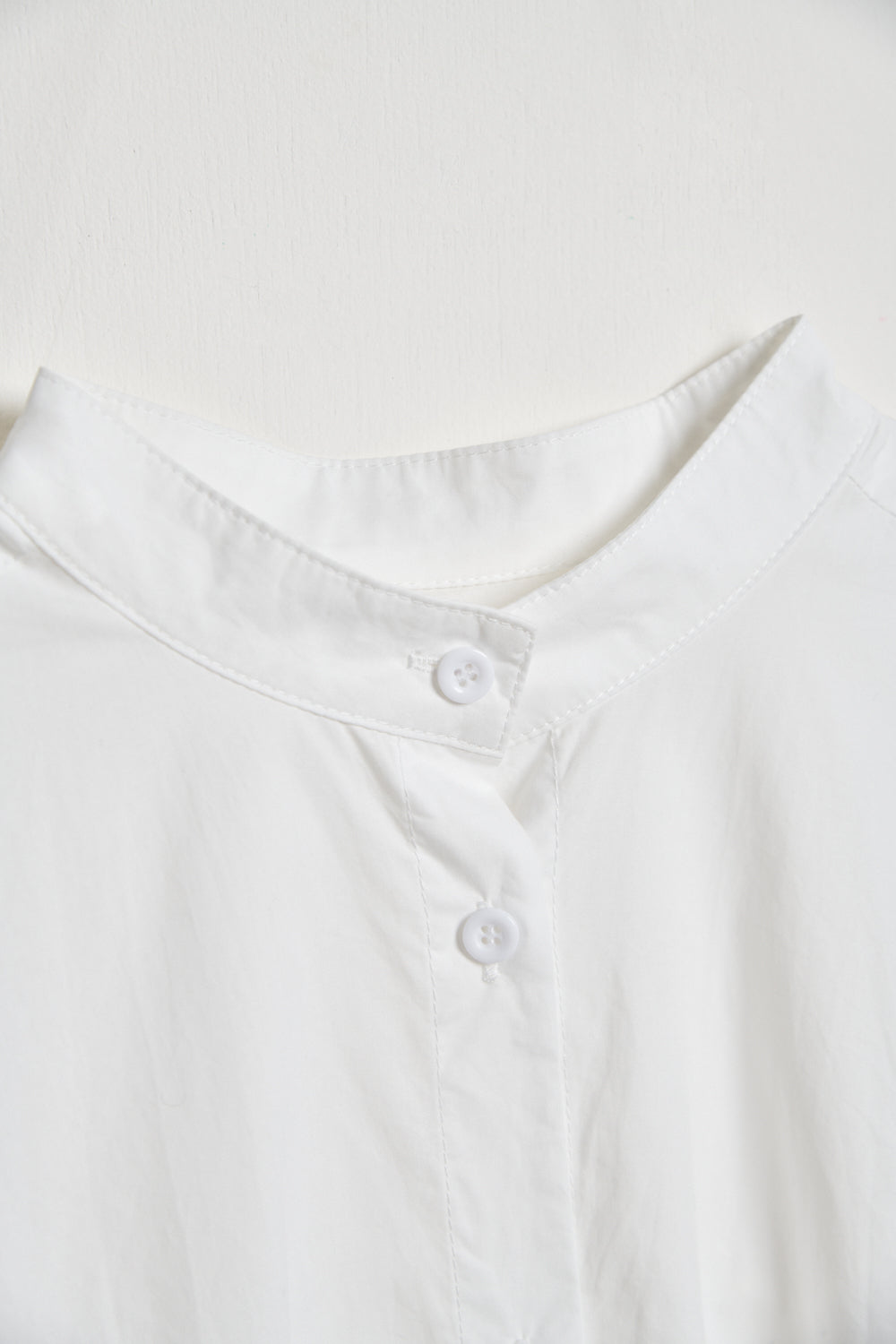 壓褶喇叭袖開襟上衣-白