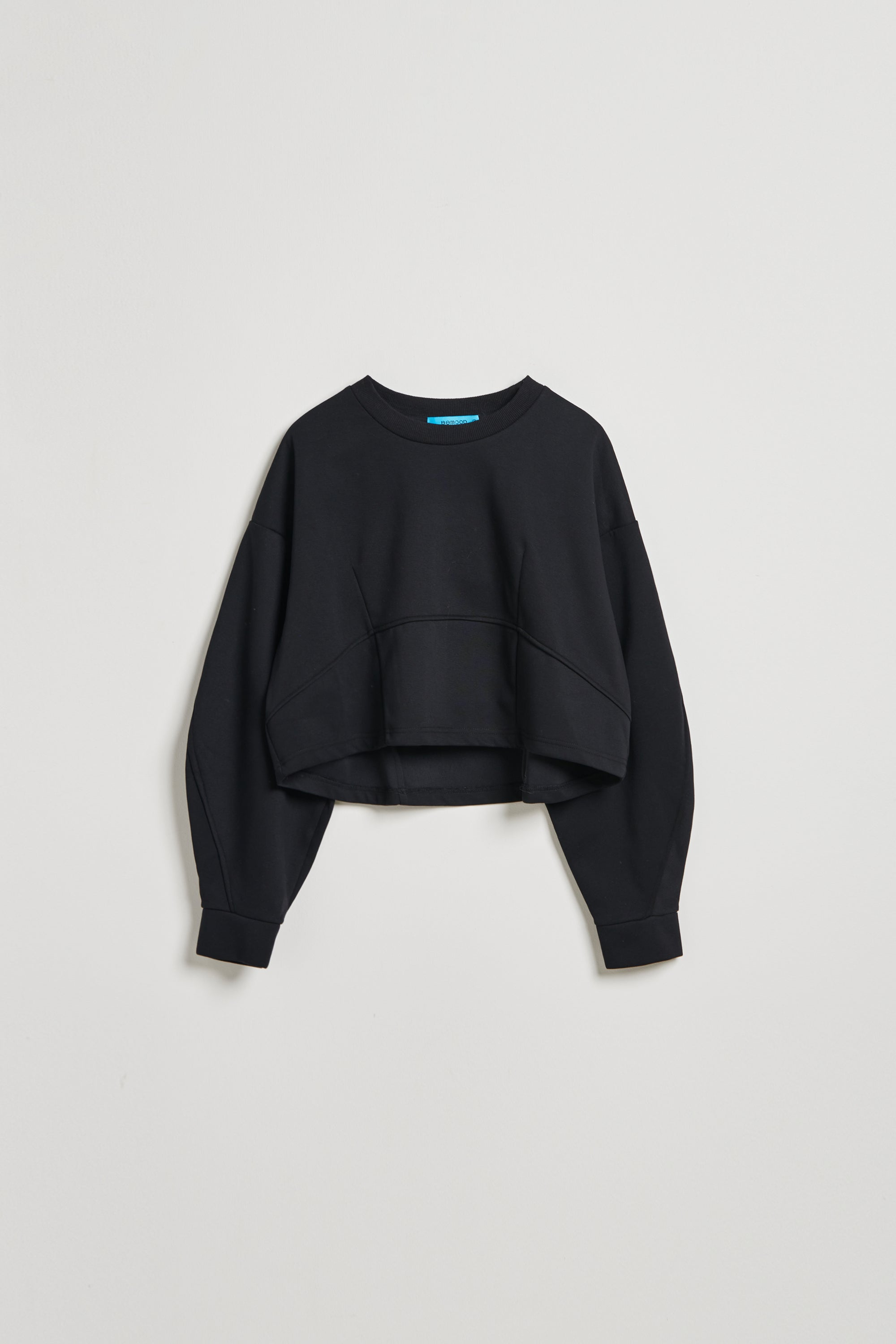 立體車線造型短版上衣-黑