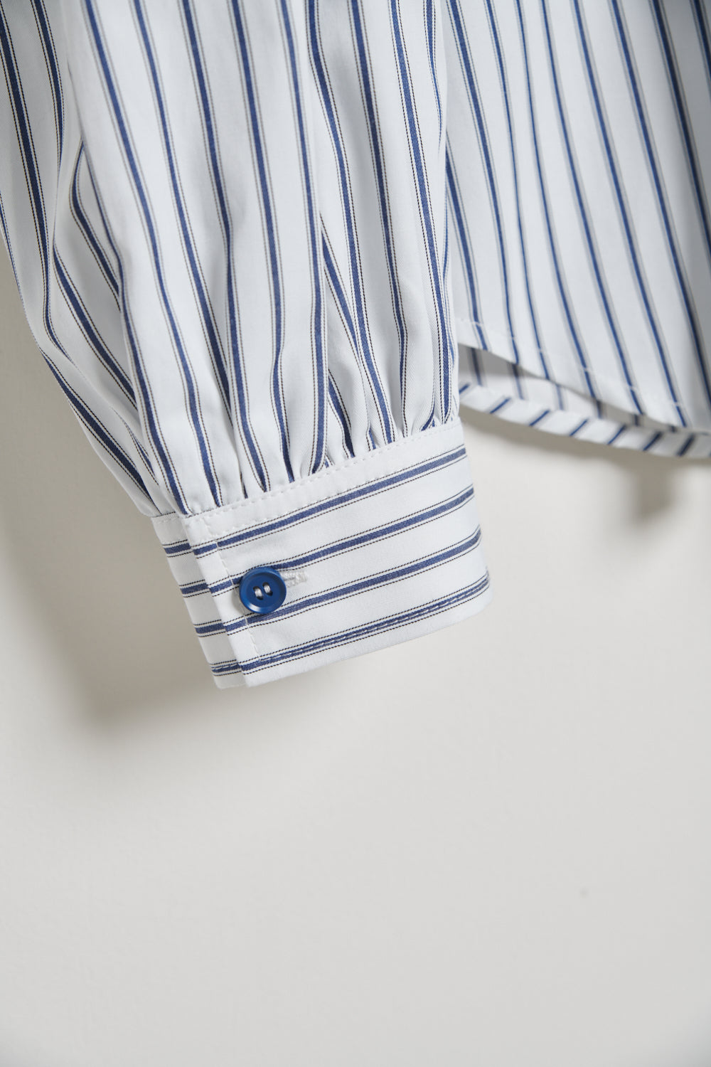 綁帶造型直條襯衫(附綁帶)-藍白條