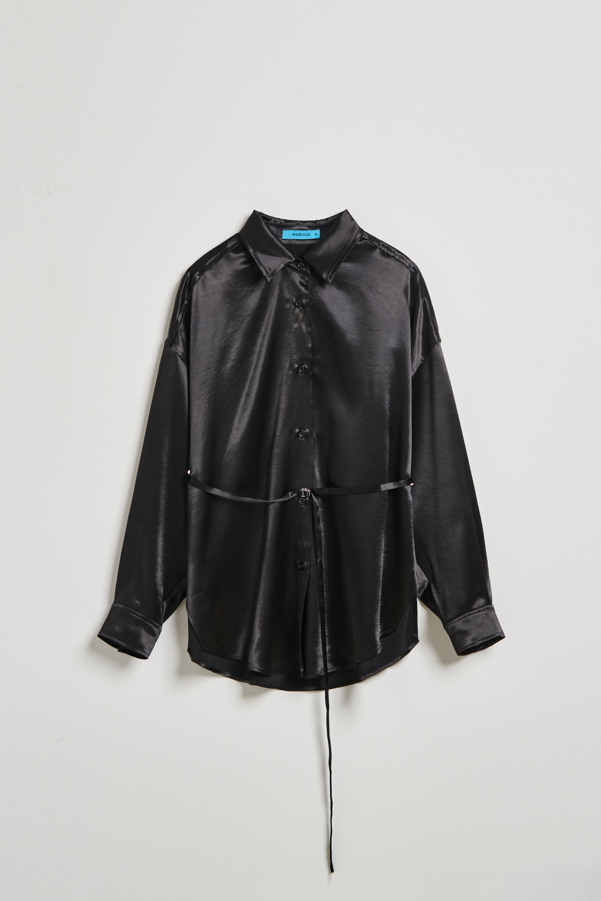 光澤緞面長版襯衫-黑
