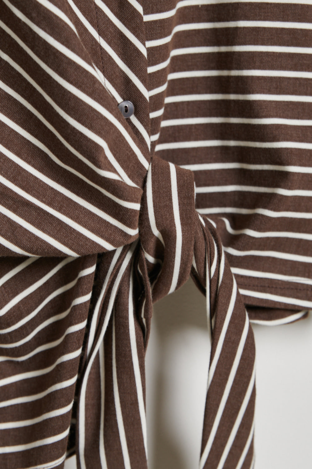 條紋拼接側綁帶上衣-咖