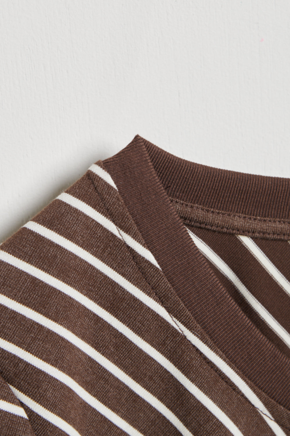 條紋拼接側綁帶上衣-咖