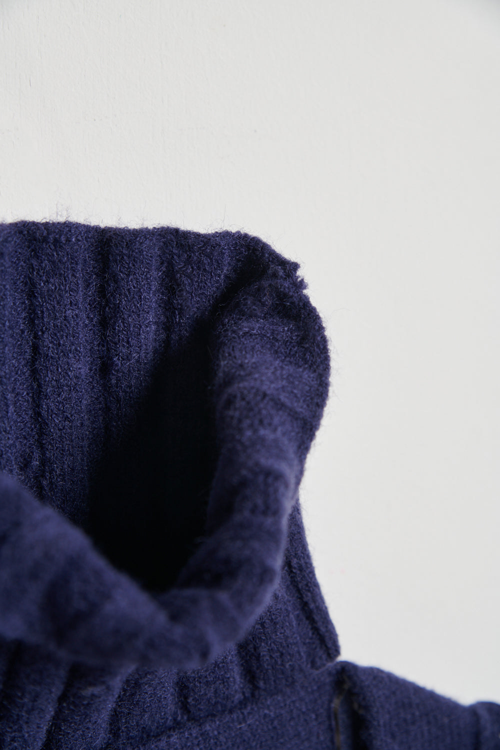 直條織紋V領開襟短版毛衣外套-藍色