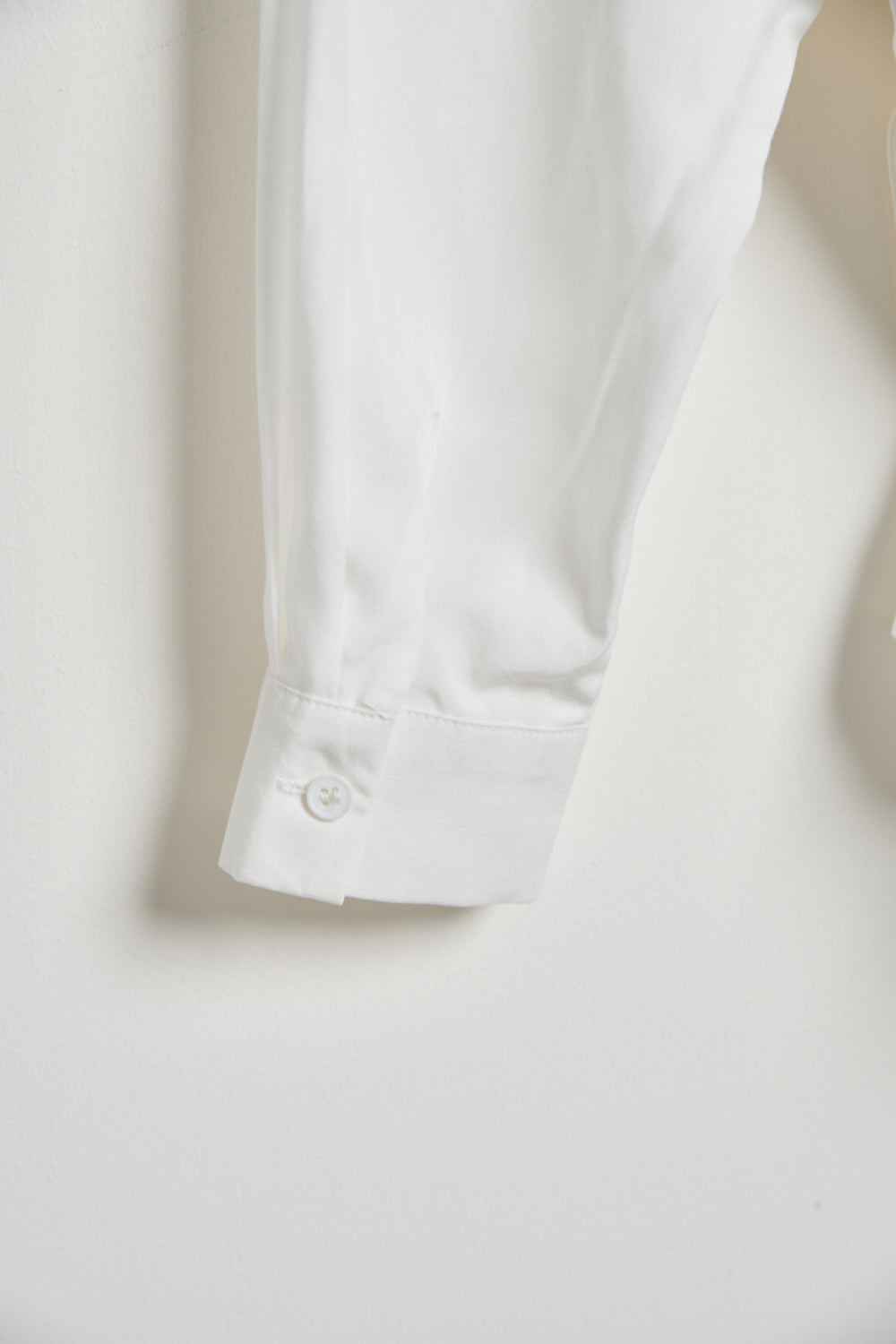 【現折100】圓領側綁帶修身長袖上衣（白＆黑）