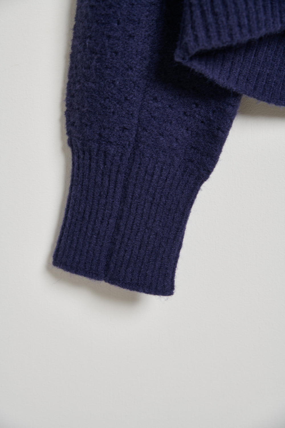 2WAY兩面穿立體織紋圓領毛衣上衣-藍色