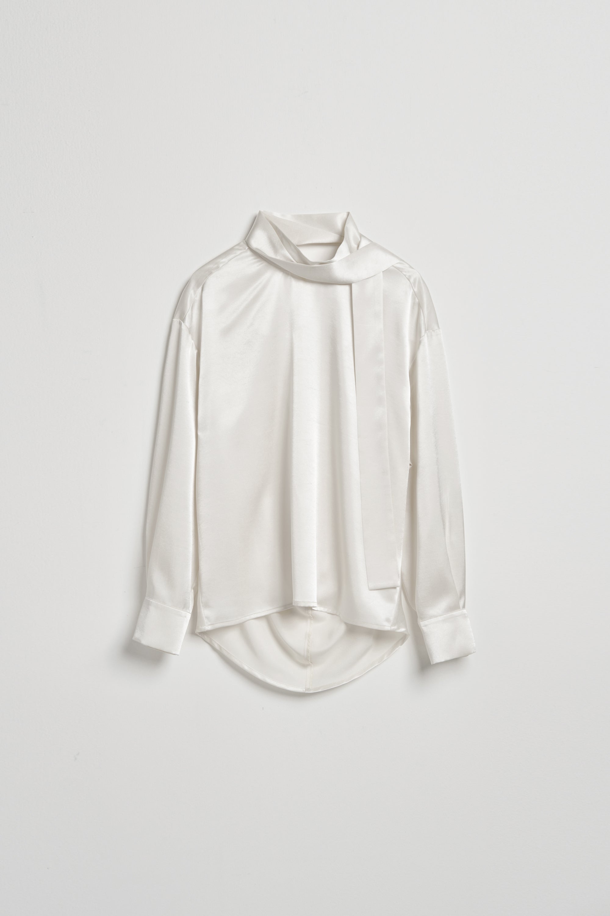 緞面光澤落肩寬版上衣-杏