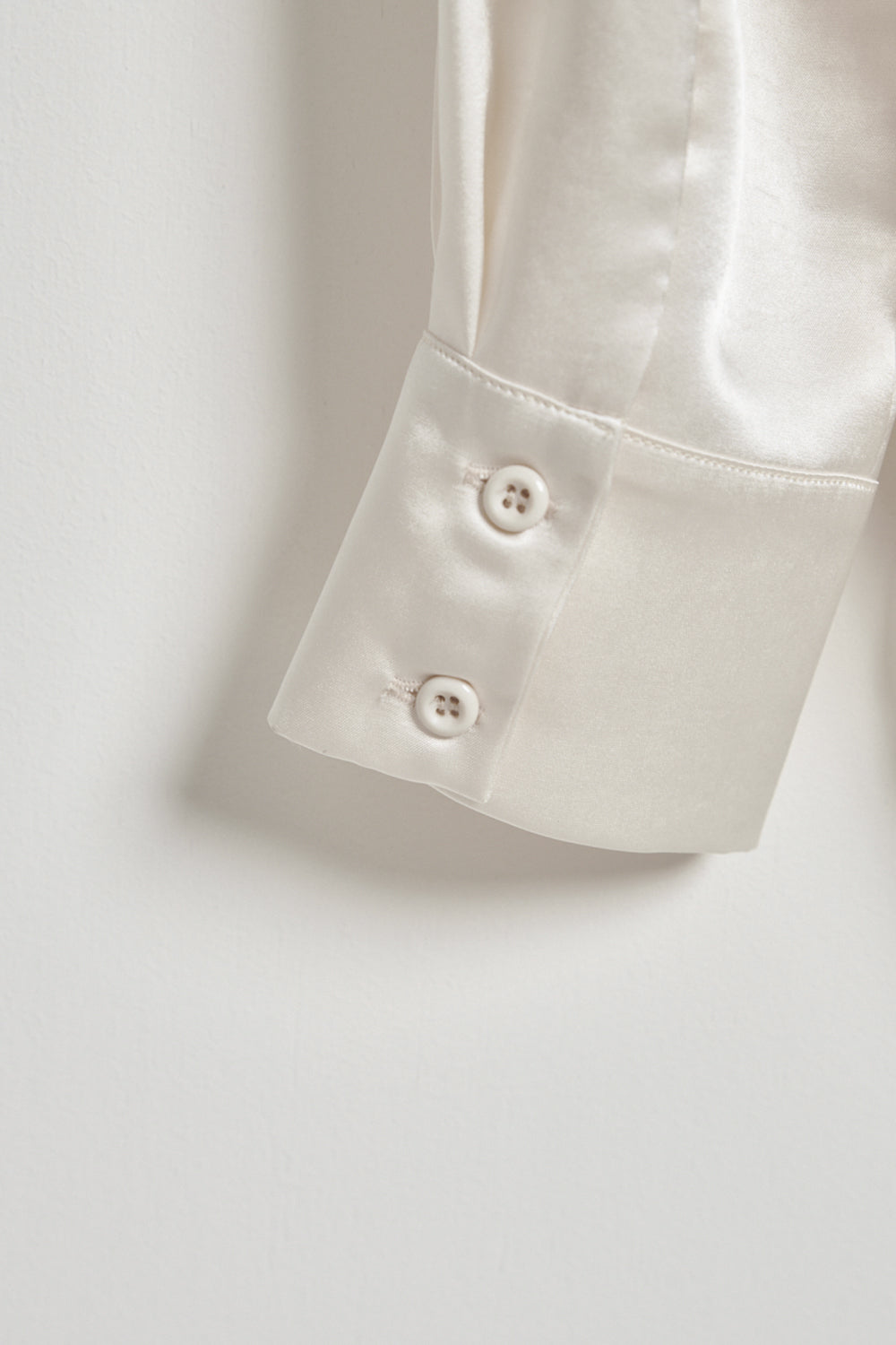 緞面光澤落肩寬版上衣-杏