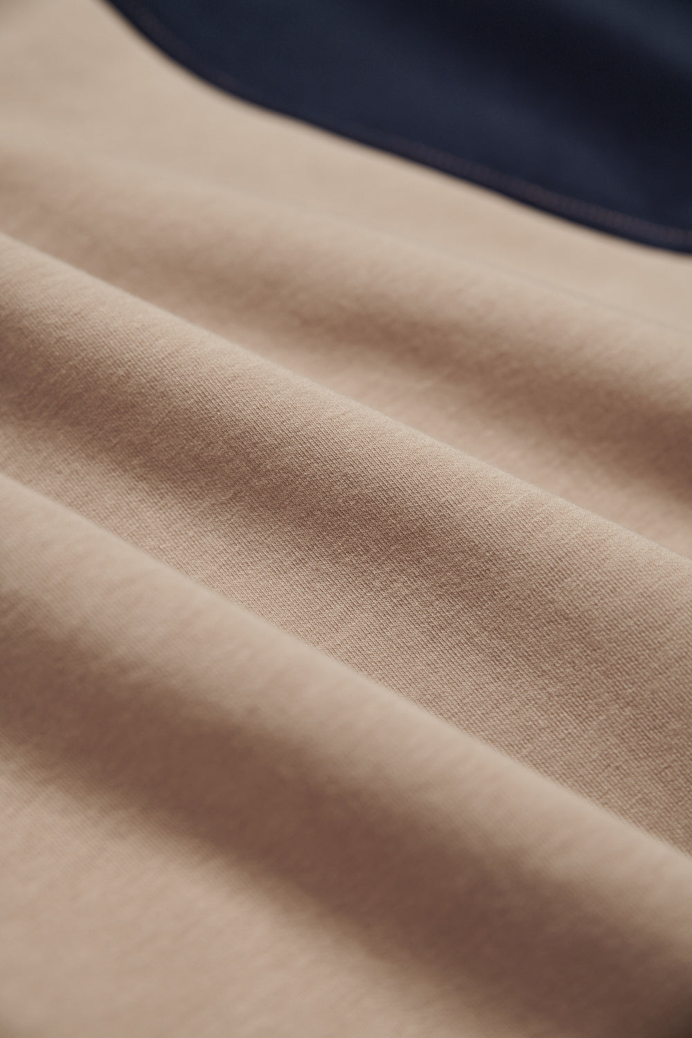 配色拉格蘭字母電繡上衣-咖