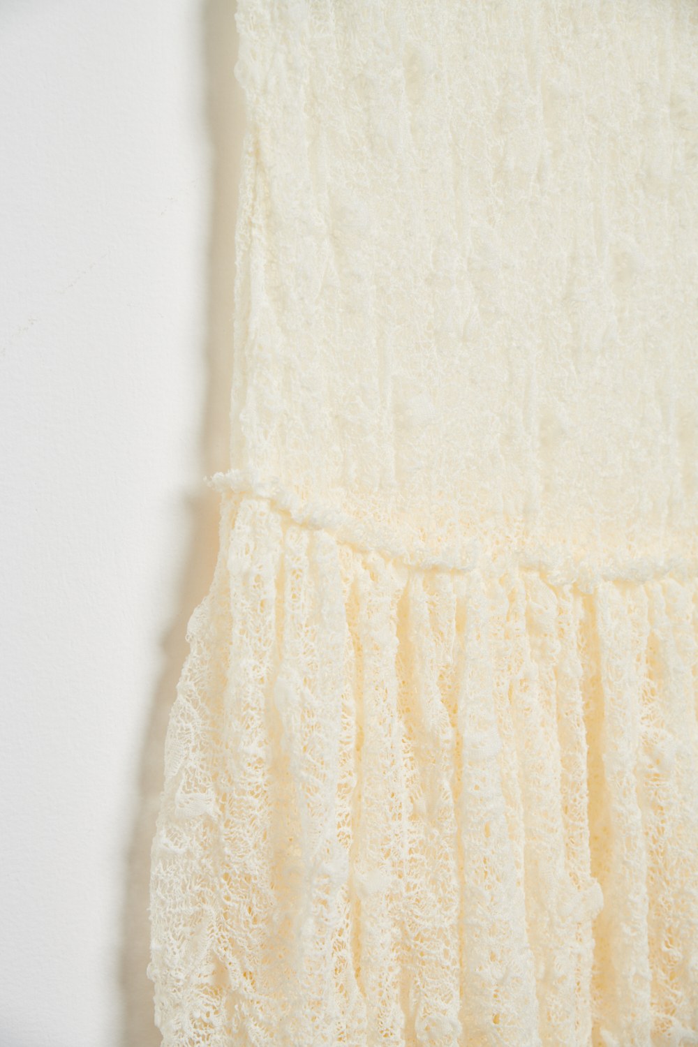 【現折100】立體蕾絲紋理透肌上衣＋魚尾荷葉長裙