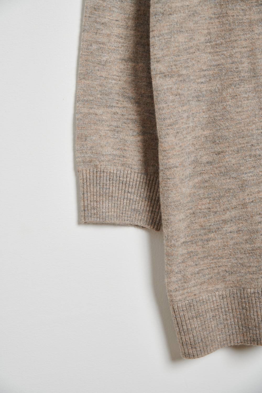 船型領寬長版花紗毛衣上衣-駝色